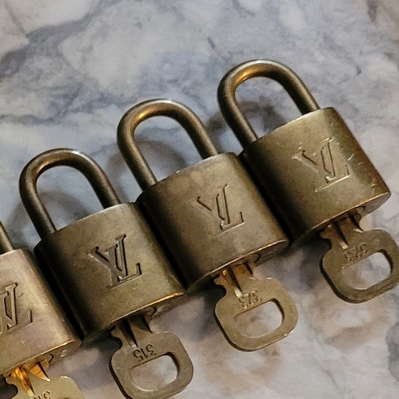 #315 Louis Vuitton Padlock & Key - Picture 4 of 6